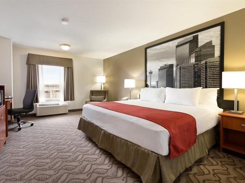 Hotel Super 8 By Wyndham Calgary Shawnessy Area Exterior foto