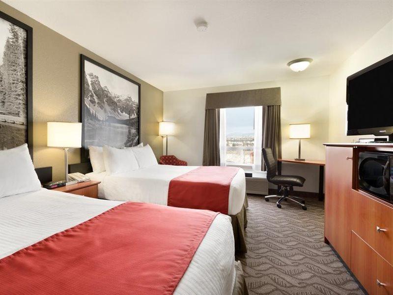 Hotel Super 8 By Wyndham Calgary Shawnessy Area Exterior foto