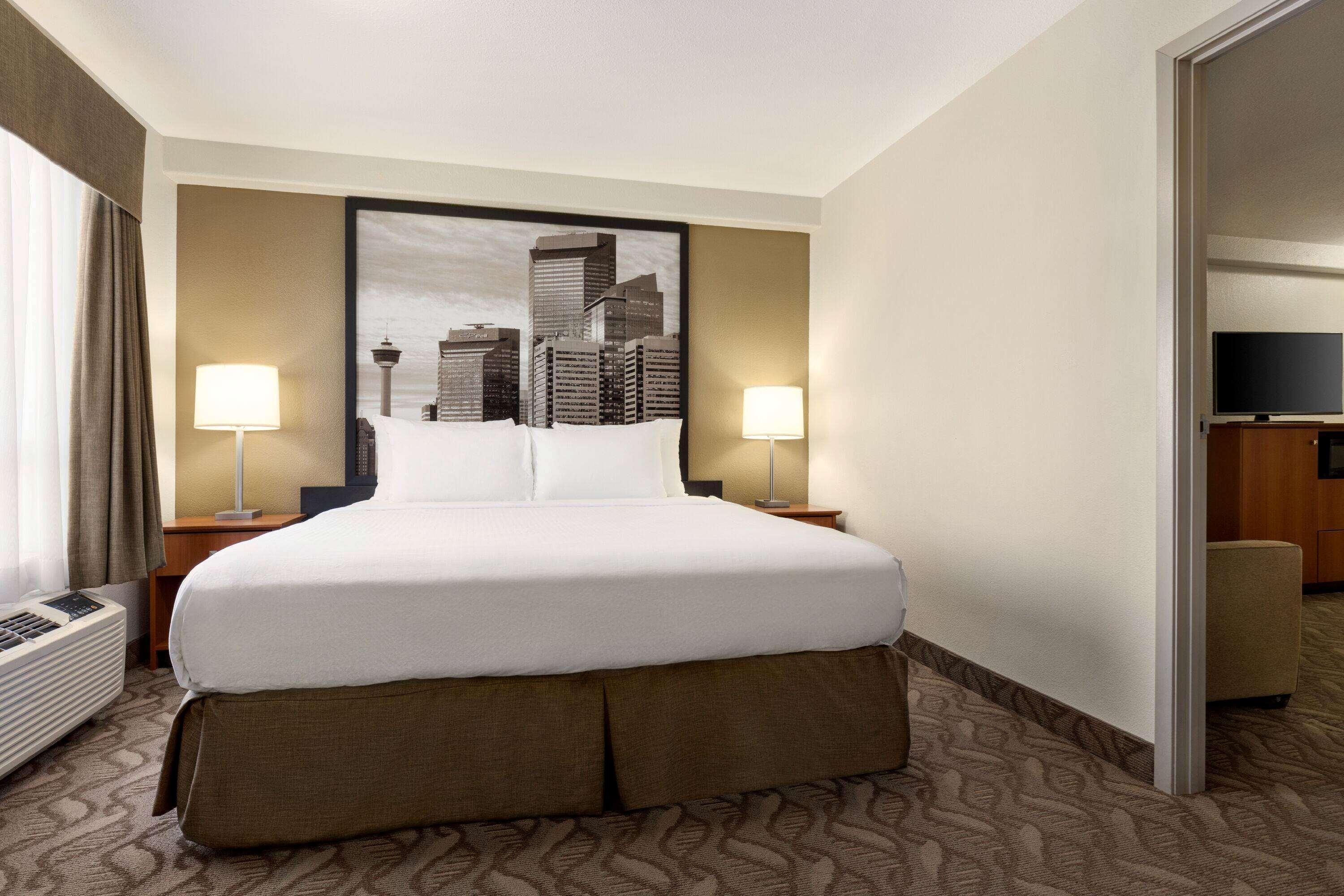 Hotel Super 8 By Wyndham Calgary Shawnessy Area Exterior foto