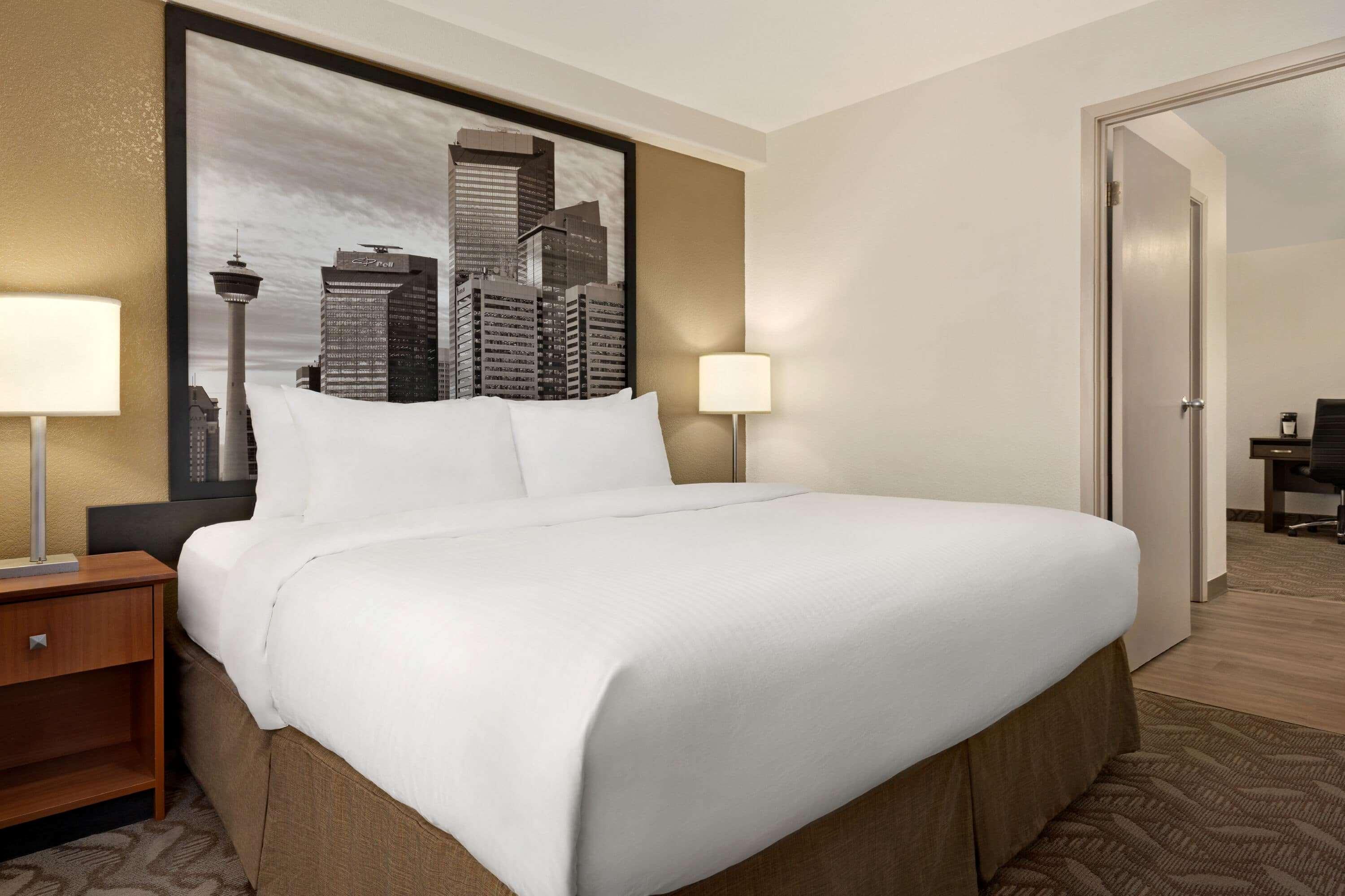 Hotel Super 8 By Wyndham Calgary Shawnessy Area Exterior foto