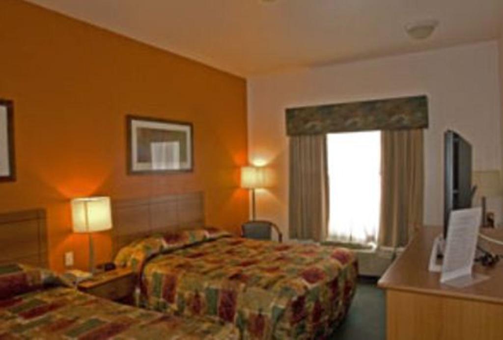Hotel Super 8 By Wyndham Calgary Shawnessy Area Exterior foto