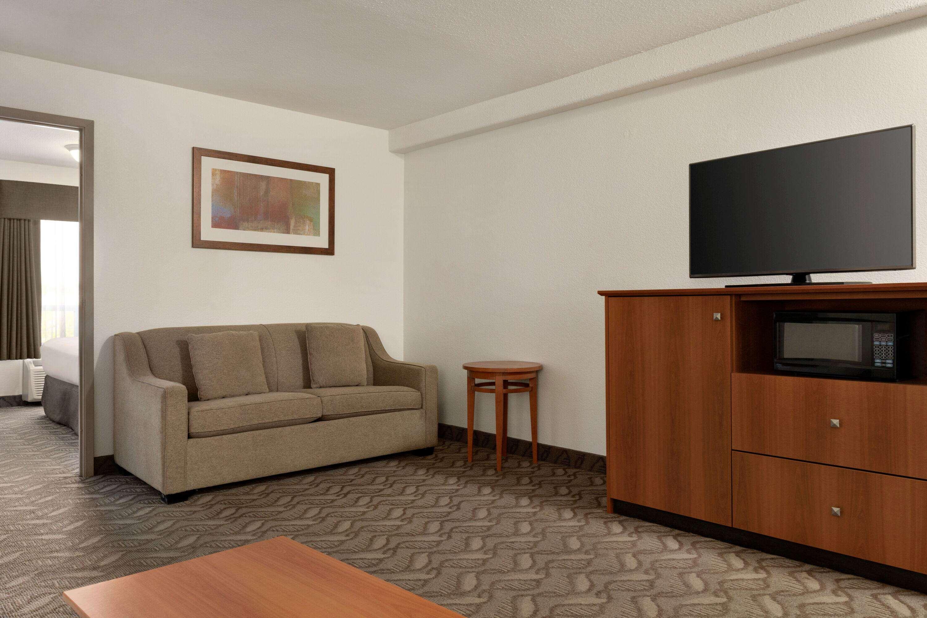 Hotel Super 8 By Wyndham Calgary Shawnessy Area Exterior foto