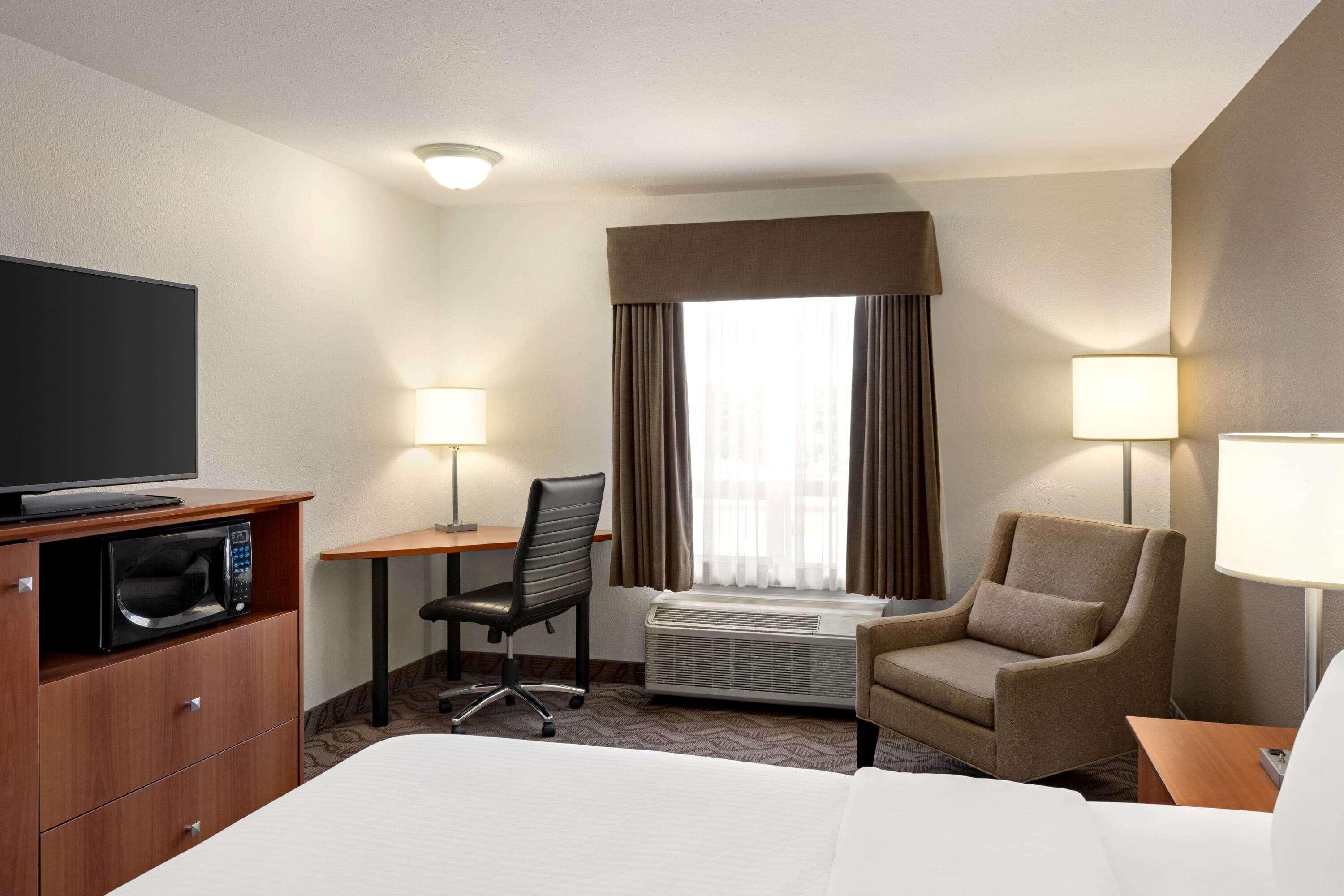 Hotel Super 8 By Wyndham Calgary Shawnessy Area Exterior foto