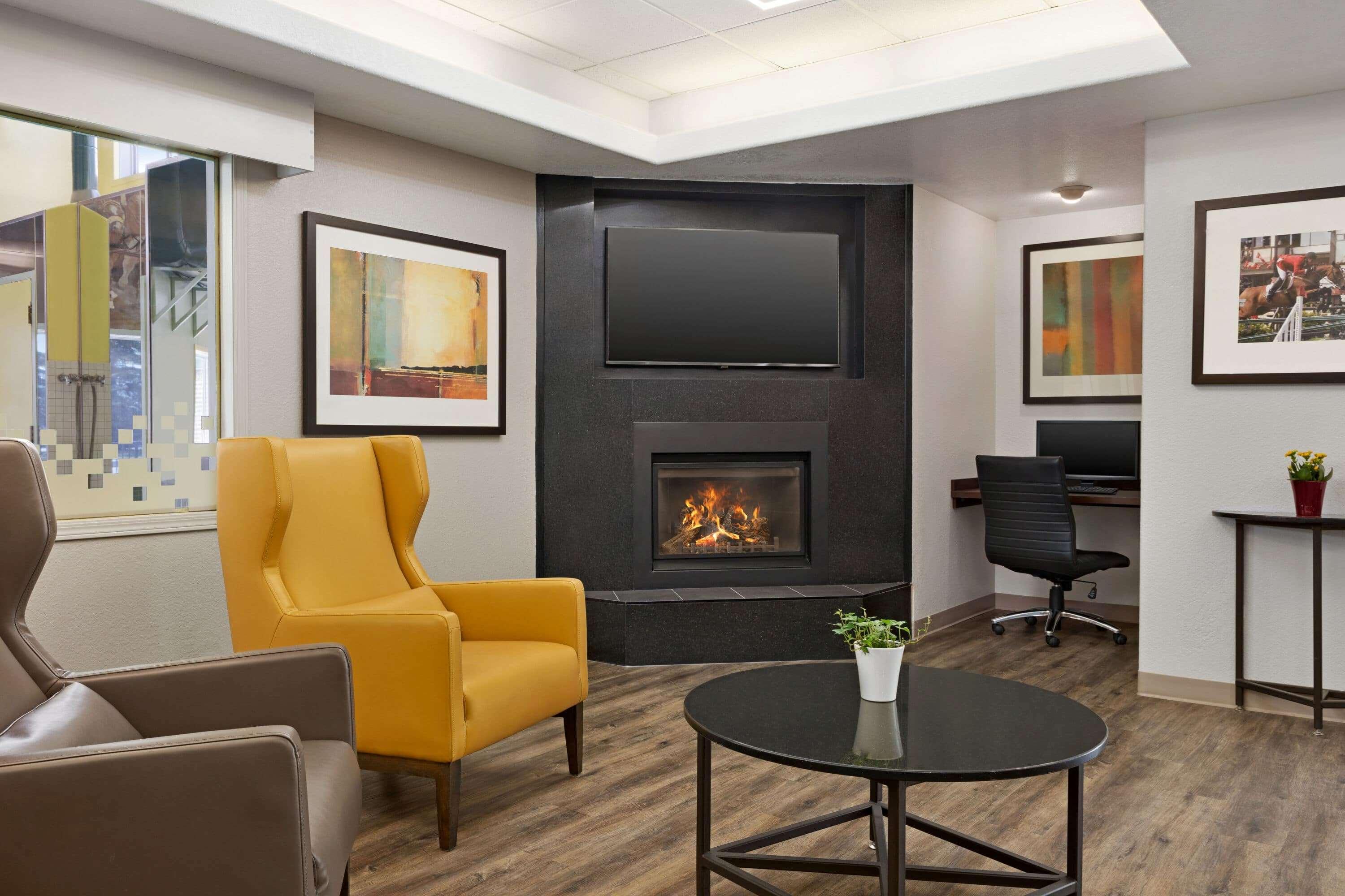 Hotel Super 8 By Wyndham Calgary Shawnessy Area Exterior foto