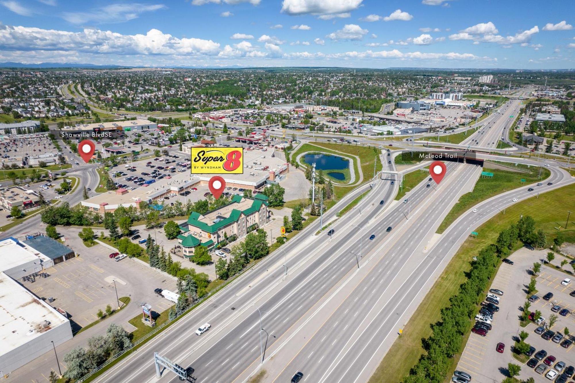 Hotel Super 8 By Wyndham Calgary Shawnessy Area Exterior foto