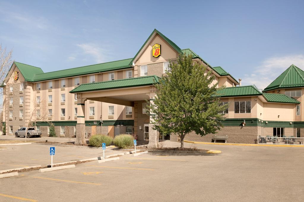 Hotel Super 8 By Wyndham Calgary Shawnessy Area Exterior foto