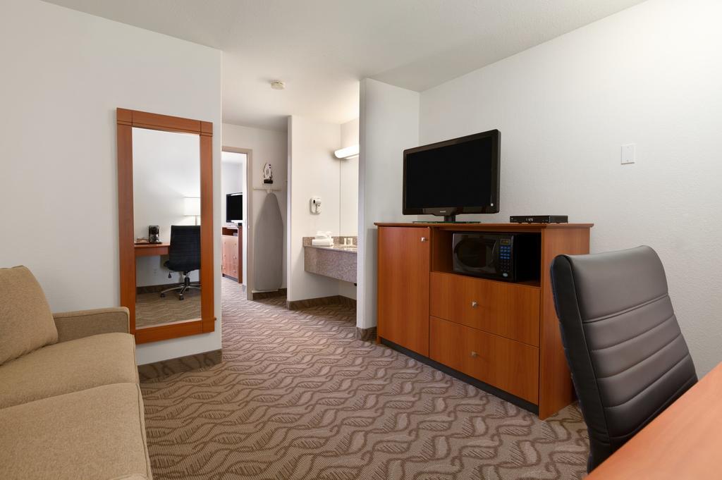 Hotel Super 8 By Wyndham Calgary Shawnessy Area Exterior foto